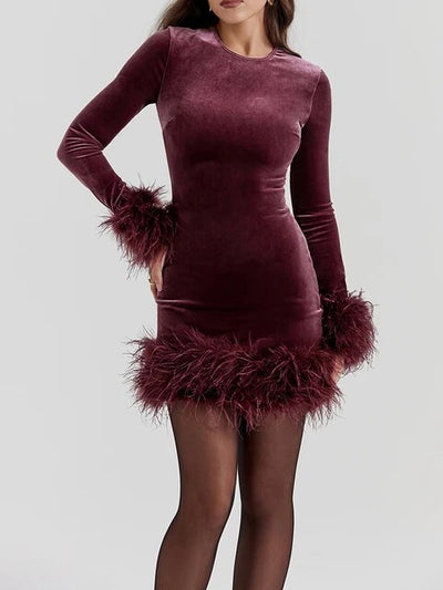 Sukienka mini z piórami – elegancka, dopasowana i na specjalne okazje