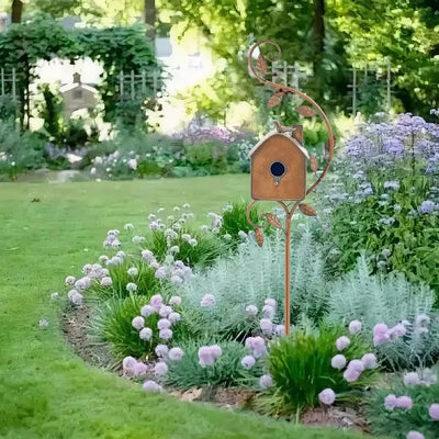 Elegancka budka dla ptaków na słupie do ogrodu i patio