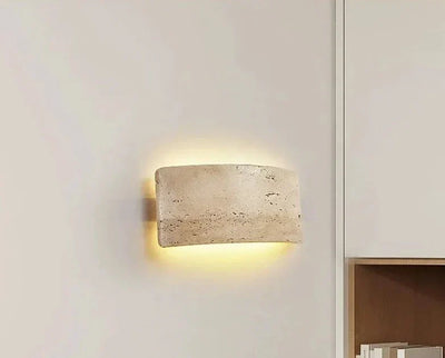 AuraGlow – Nowoczesna Lampa Ścienna z Travertynu i Szkła