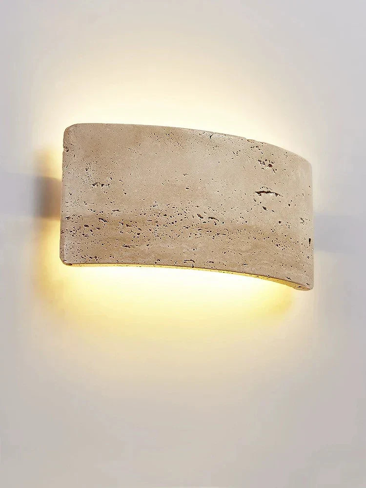 AuraGlow – Nowoczesna Lampa Ścienna z Travertynu i Szkła