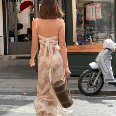 Elegancka Suknia Maxi z Koronkowym Wzorem i Wiązaniem na Plecach