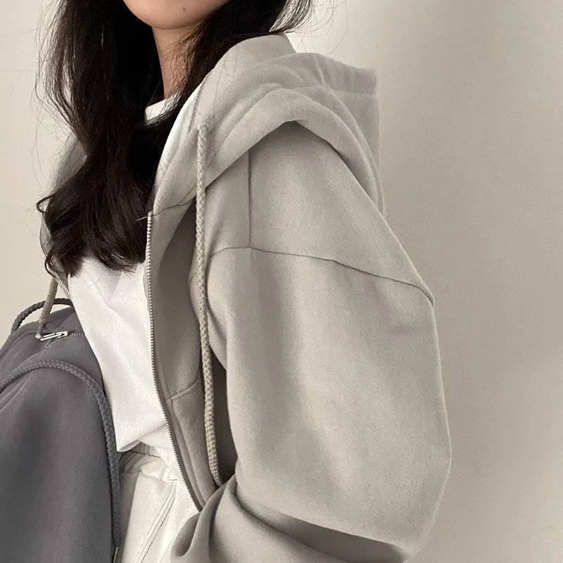 Anne-Marie | Stylowa krótka bluza z kapturem – wygoda i miejski styl na co dzień