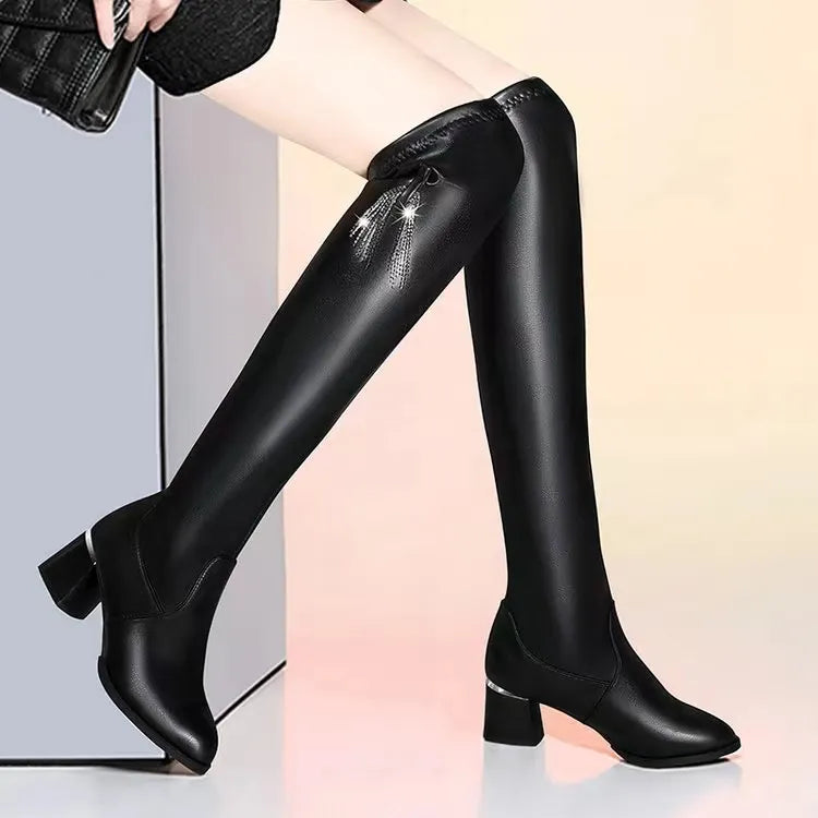 Neele - Eleganckie długie buty plus wykonane ze skóry z gumką