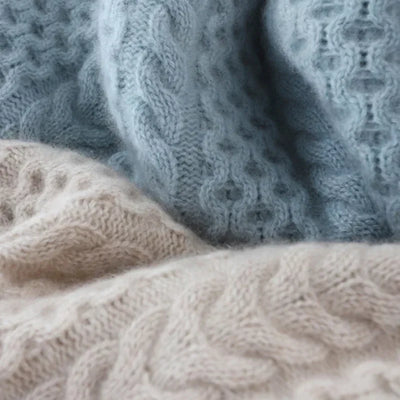 BOUCLÉ COUTURE Sweter z golfem