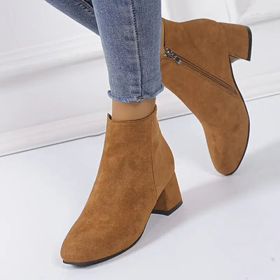 Monochromatyczne, modne buty, wygodne botki z bocznym zamkiem i grubym obcasem