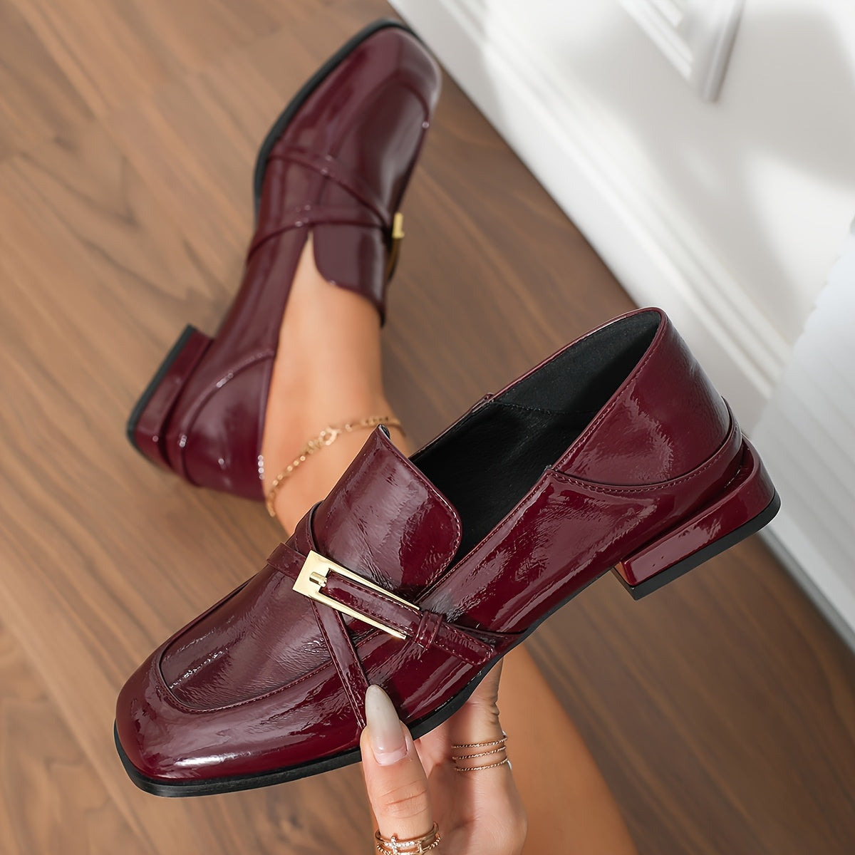 Modne bordowe loafersy z pojedynczym paskiem dla kobiet