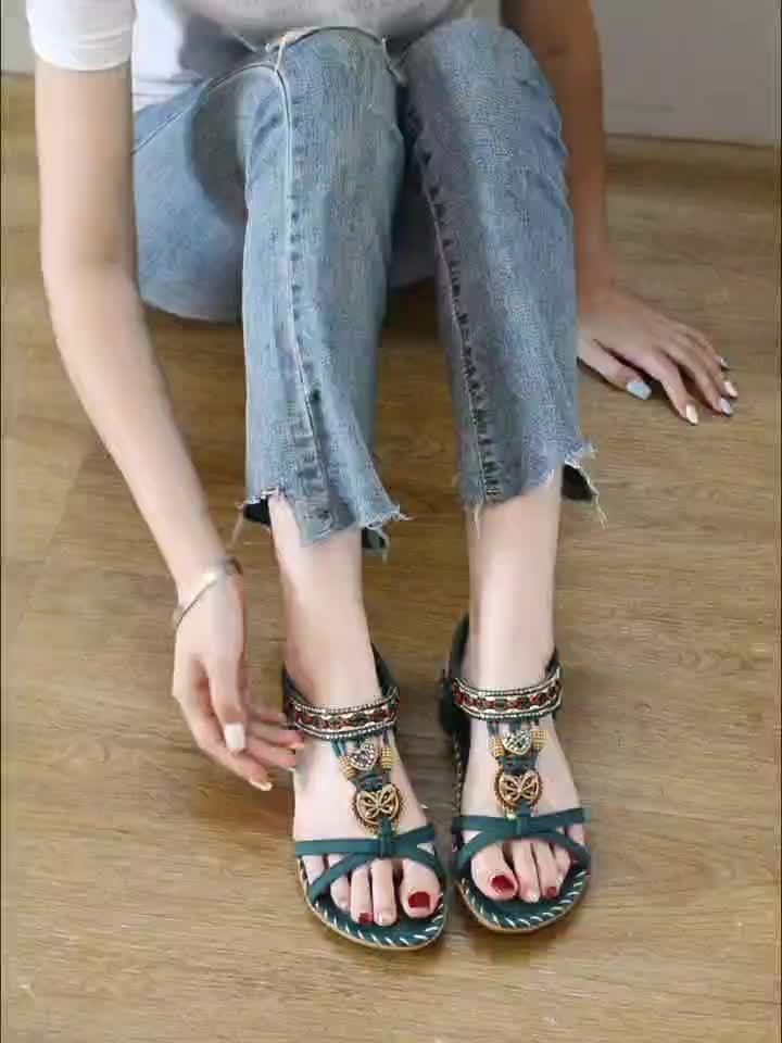 Ręcznie robione sandały w stylu boho z elastycznym paskiem na kostce