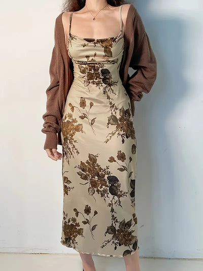 Sukienka bodycon z kwiatowym wykończeniem - Brązowa letnia sukienka z ramiączkami spaghetti