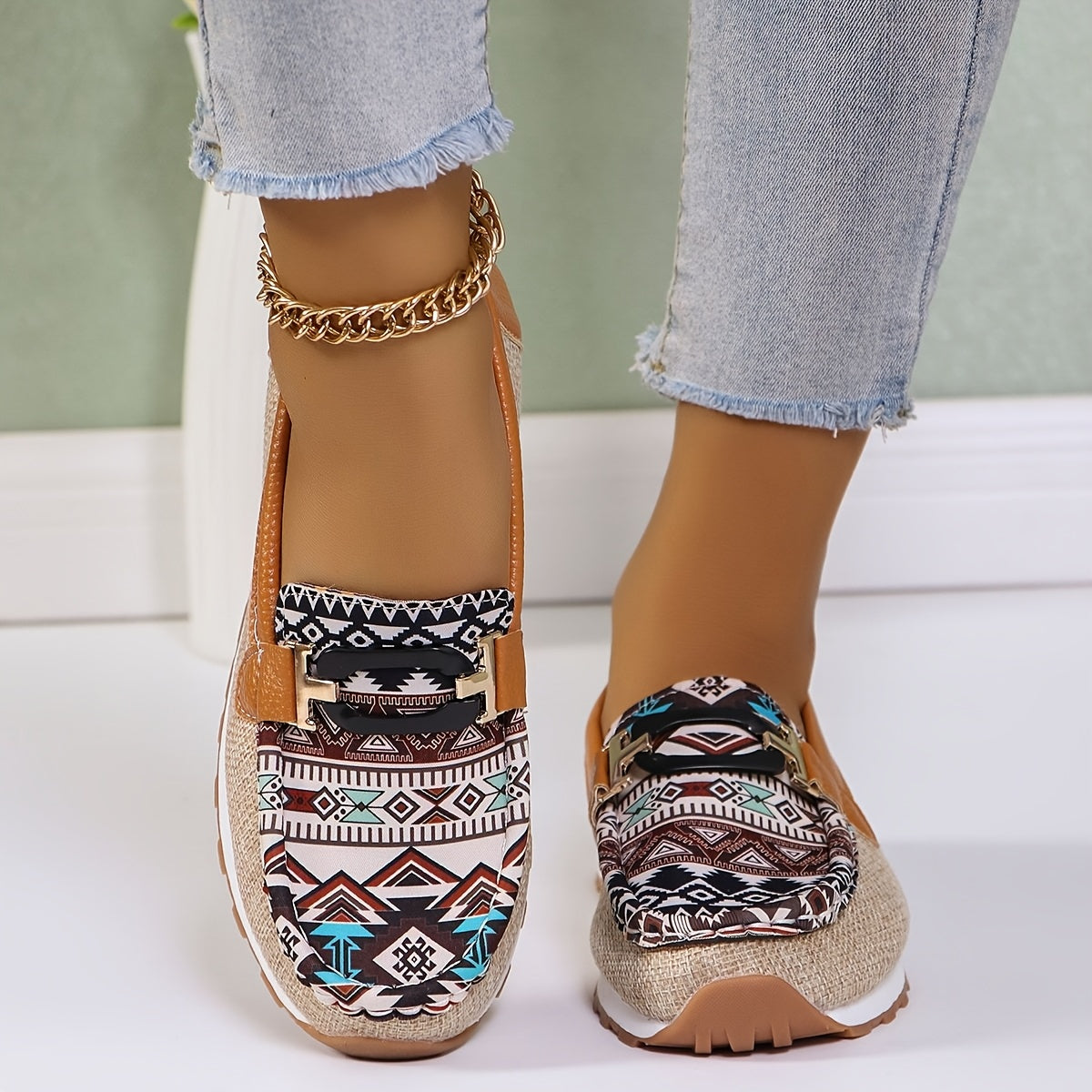 Damskie buty wsuwane - brytyjski styl, wygoda i oddychalność