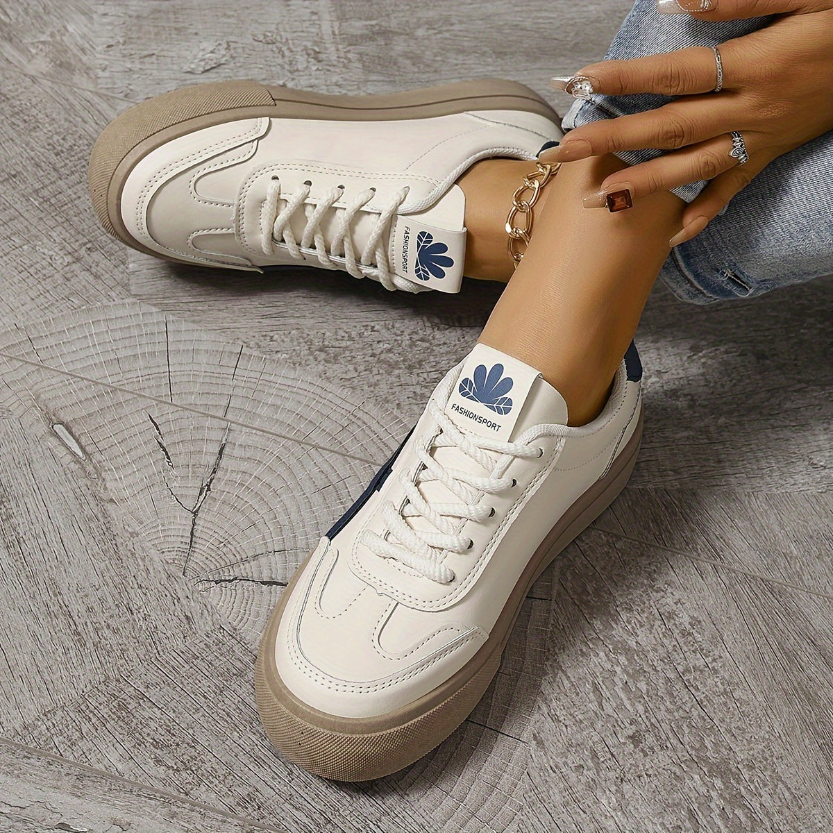 Damskie sneakersy z kontrastowymi detalami