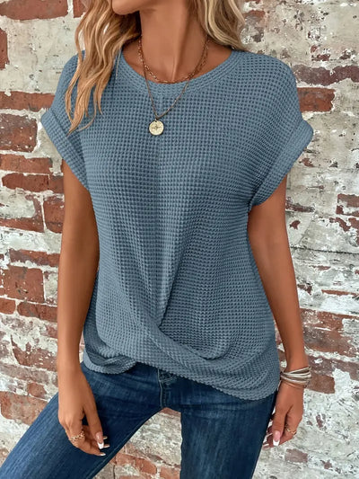 Waflowa dzianina Batwing Soft Light Blue Top ze skręconym dołem
