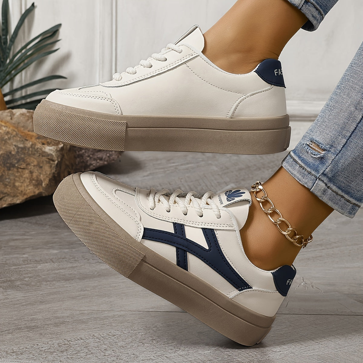 Damskie sneakersy z kontrastowymi detalami