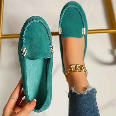 Loafer z metalowym elementem - wygodne buty wsuwane, lekkie i modne