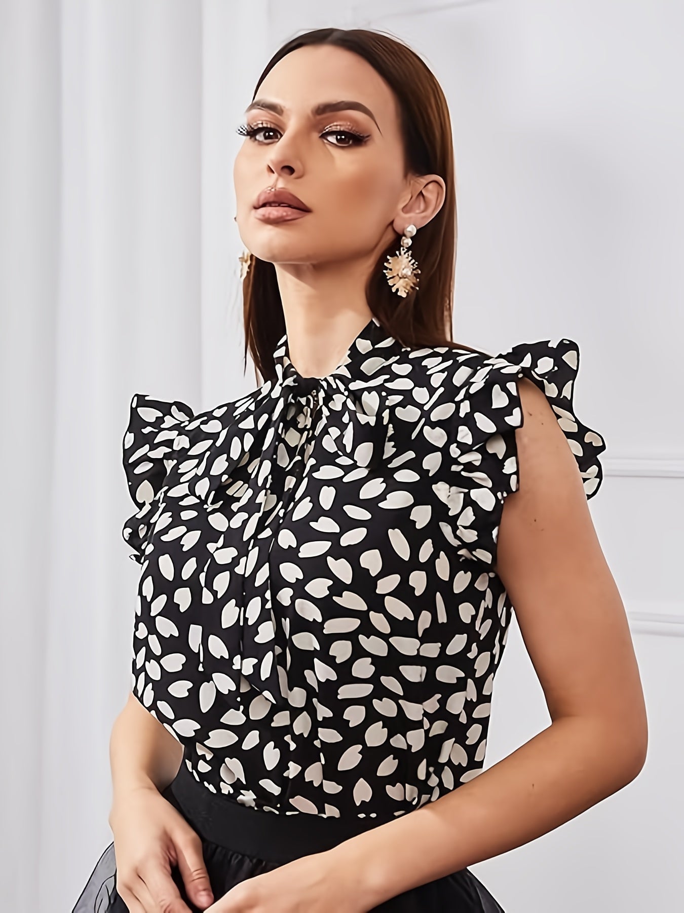 Lniana bluzka damska - Elegancka, lekka, długi rękaw, falbanki i wiązanie