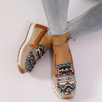Damskie buty wsuwane - brytyjski styl, wygoda i oddychalność