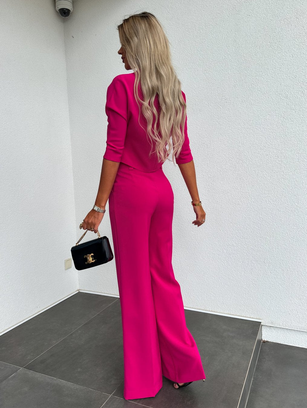 Damski komplet bluzka i spodnie – elegancki, stylowy, wygodny
