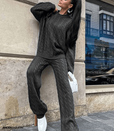 Sweter i spodnie w stylu krzyżowym na zimę