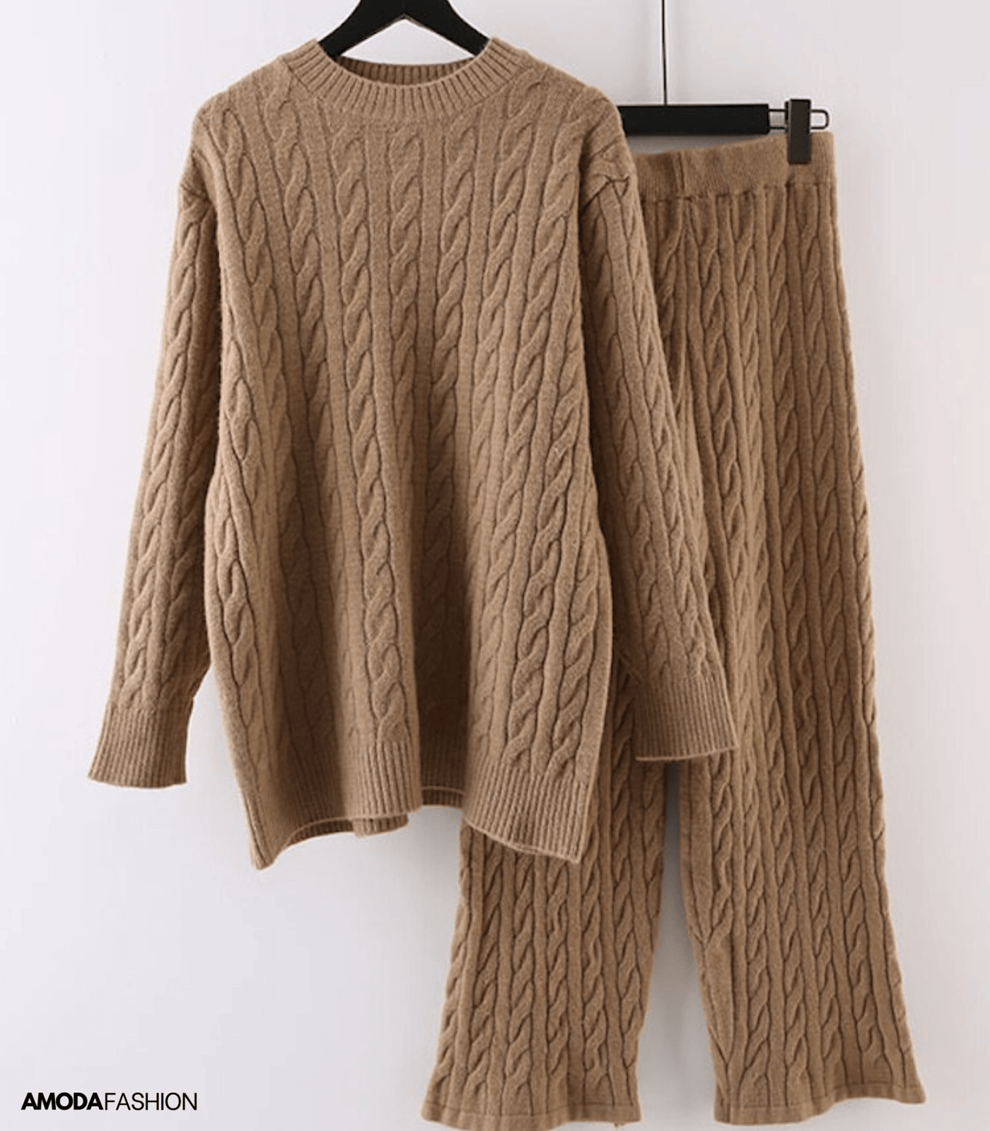 Sweter i spodnie w stylu krzyżowym na zimę