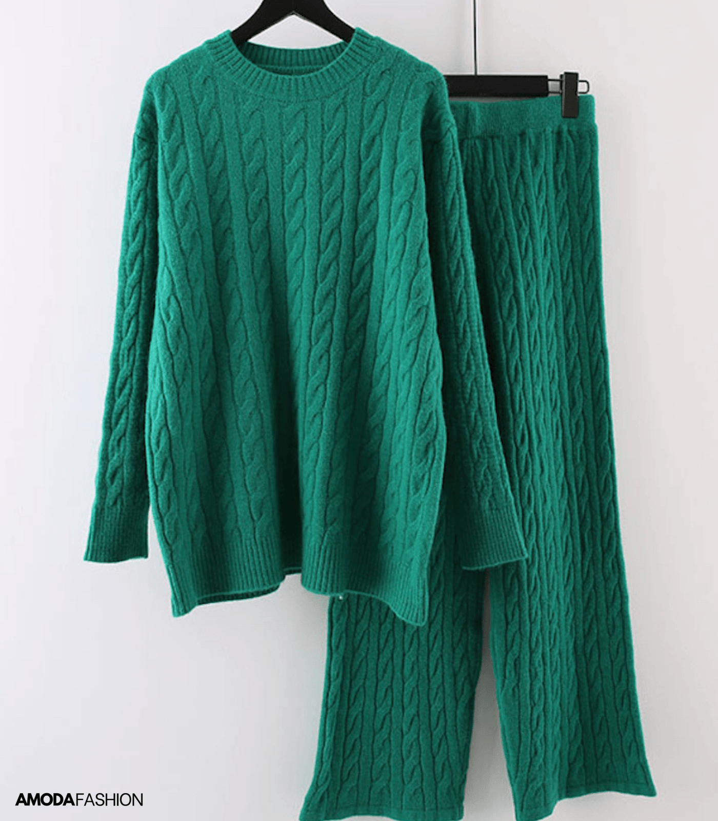 Sweter i spodnie w stylu krzyżowym na zimę