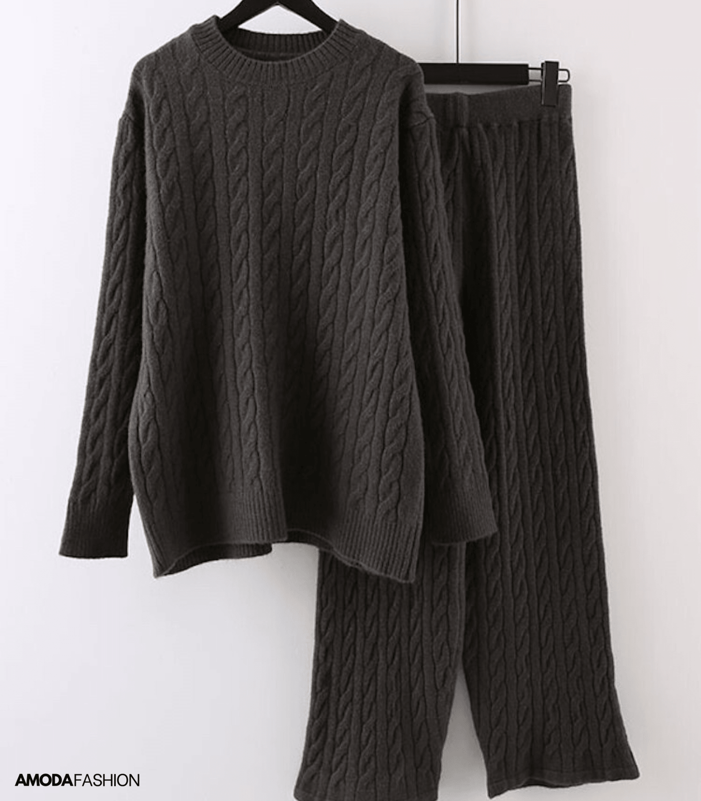 Sweter i spodnie w stylu krzyżowym na zimę