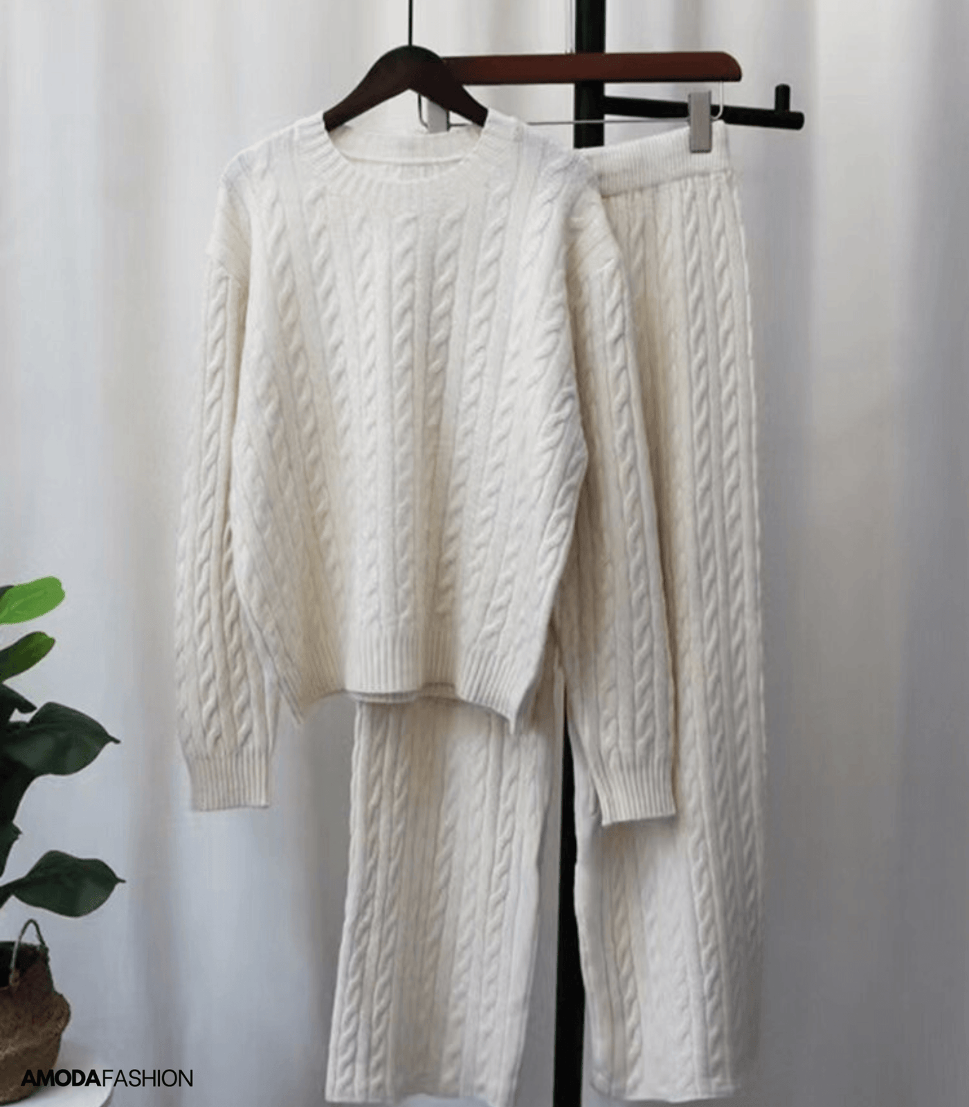 Sweter i spodnie w stylu krzyżowym na zimę