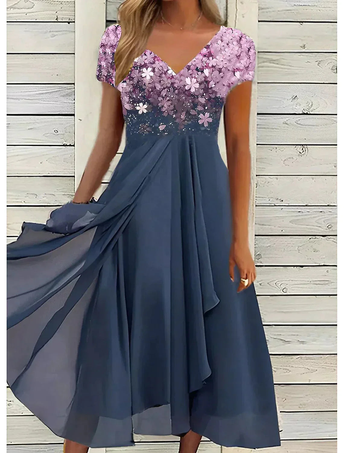 Koronkowa sukienka midi Cade w kwiaty i elegancja